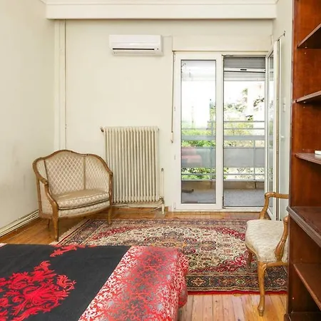 Apartment In The Heart Of *